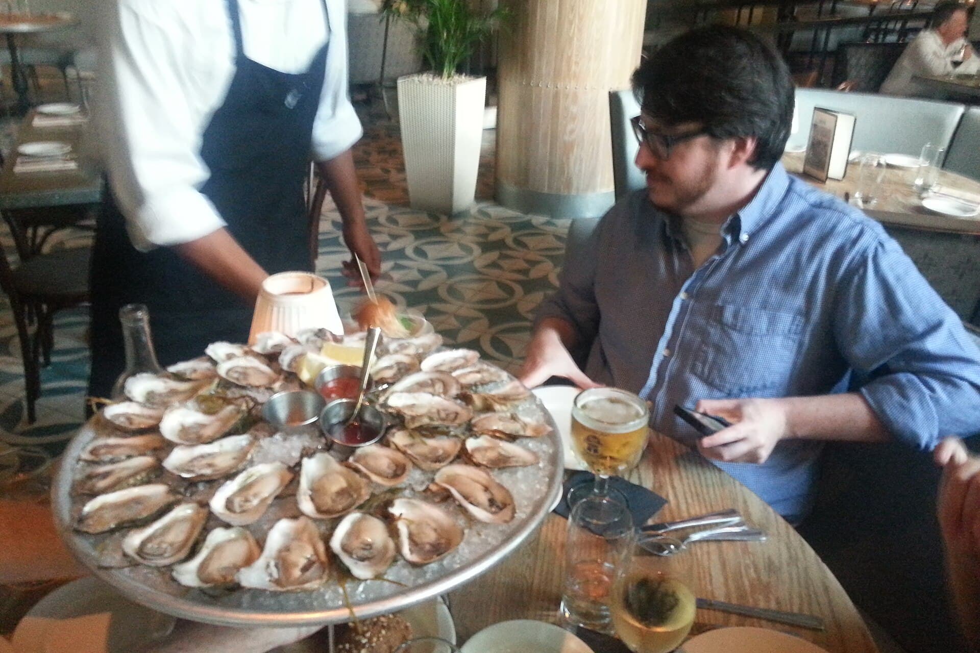 Raw Bars Make a Splash as New York Rediscovers the Oyster